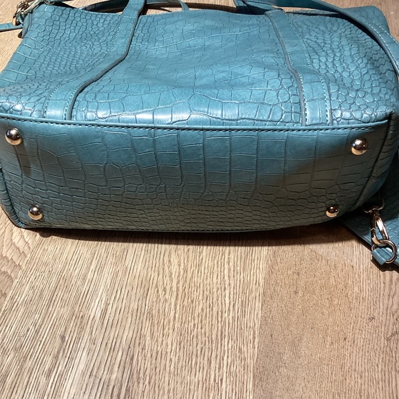 NWOT Malibu Skye Turquoise 2pc set Shoulder purse Handbag - Picture 3 of 4